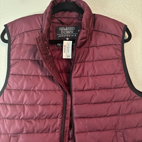 Aeropostale NWT Recycled Down Vest Burgundy Size Medium - Picture 7 of 7